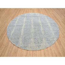 Load image into Gallery viewer, 9&#39;x9&#39; Gray, Tone On Tone Transitional Erased Design, Jacquard Hand Loomed, Wool and Plant Based Silk, Oriental, Round Rug FWR385854