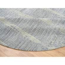 Load image into Gallery viewer, 9&#39;x9&#39; Gray, Tone On Tone Transitional Erased Design, Jacquard Hand Loomed, Wool and Plant Based Silk, Oriental, Round Rug FWR385854