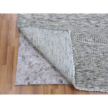 Load image into Gallery viewer, 4&#39;x6&#39;4&quot; Platinum Gray, Pure Undyed Wool, Hand Knotted, Tone on Tone, Modern Grass Design, Oriental RugSh79523 FWR477138