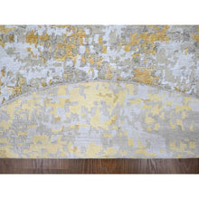 Load image into Gallery viewer, 6&#39;x6&#39; Beige With Gold, Wool And Silk, Abstract Design, Hi-low Pile, Hand Knotted, Round, Oriental Rug FWR61218