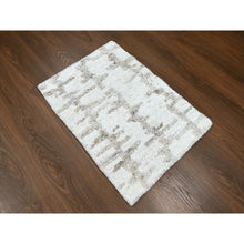 Load image into Gallery viewer, 2&#39;x3&#39; Oyster White, Minimalist Swedish Design, Hand Knotted, Organic Wool, Sample, Mat, Oriental Rug FWR62118
