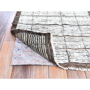 2'1"x2'8" Daisy White, Moroccan Weave With Grid Design, Textured Pile, Tone On Tone, Undyed Natural Wool, Hand Knotted, Mat, Sample, Oriental Rug FWR8352