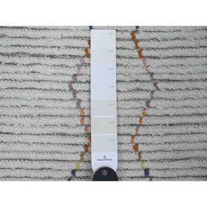 2'6"x10'6" Oyster White, Hand Knotted, Moroccan Weave with Geometric Serrated Line Design, Textured Pile, Soft Wool, Runner, Oriental Rug FWR121728