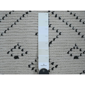 3'x12'8" Pearl White, Moroccan Weave with Geometric Pattern, Textured Pile, Soft Wool, Hand Knotted, Runner, Oriental Rug FWR121734