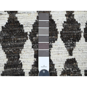 5'6"x8' Pebble Gray, Moroccan Weave with Geometric Design, Tone on Tone, Hand Knotted, Soft Wool, Textured Pile, Oriental Rug FWR123276