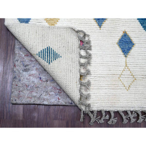 6'x9'3" Pearl White, Moroccan Weave With Colorful Geometric Pattern, Hand Knotted, Soft Wool, Tone On Tone, Textured Pile, Oriental Rug FWR124452