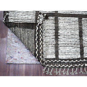 6'6"x9' Daisy White, Moroccan Weave With Maze Design, Geometric Pattern, Soft Wool, Hand Knotted, Tone On Tone, Textured Pile, Oriental Rug FWR124458