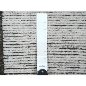 6'6"x9' Daisy White, Moroccan Weave With Maze Design, Geometric Pattern, Soft Wool, Hand Knotted, Tone On Tone, Textured Pile, Oriental Rug FWR124458