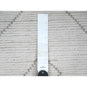4'1"x6'8" Cotton White, Moroccan Weave with Geometric Pattern, Hand Knotted, Soft Wool, Tone on Tone, Textured Pile, Oriental Rug FWR124464