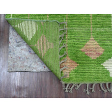 Load image into Gallery viewer, 2&#39;6&quot;x9&#39;1&quot; Fern Green, Moroccan Weave With Flying Kite Design, Geometric Pattern, Hand Knotted, Soft Wool, Tone On Tone, Textured Pile, Runner, Oriental Rug FWR124482