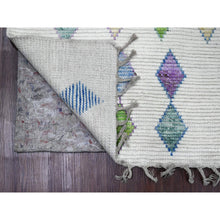 Load image into Gallery viewer, 5&#39;x8&#39; Pearl White, Hand Knotted, Moroccan Weave with Geometric Pattern, Soft Wool, Tone on Tone, Textured Pile, Oriental Rug FWR125016