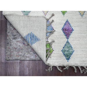 5'x8' Pearl White, Hand Knotted, Moroccan Weave with Geometric Pattern, Soft Wool, Tone on Tone, Textured Pile, Oriental Rug FWR125016
