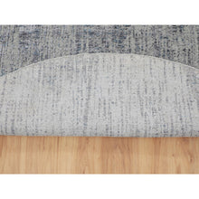 Load image into Gallery viewer, 7&#39;9&quot;x7&#39;9&quot; Gray Fine Jacquard Hand Loomed Modern Wool And Art Silk Round Oriental Rug FWR348714