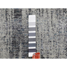 Load image into Gallery viewer, 7&#39;9&quot;x7&#39;9&quot; Gray Fine Jacquard Hand Loomed Modern Wool And Art Silk Round Oriental Rug FWR348714