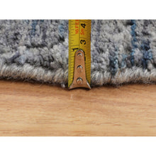 Load image into Gallery viewer, 7&#39;9&quot;x7&#39;9&quot; Gray Fine Jacquard Hand Loomed Modern Wool And Art Silk Round Oriental Rug FWR348714