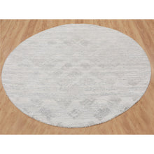 Load image into Gallery viewer, 6&#39;x6&#39; Ivory Hand Spun Undyed Natural Wool Modern Round Hand Knotted Oriental Rug FWR349428