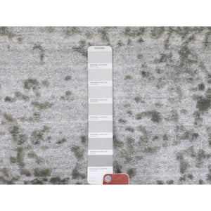 6'x9' Grey Broken Persian Design Wool And Pure Silk Hand Knotted Oriental Rug FWR350034
