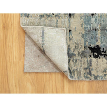 Load image into Gallery viewer, 2&#39;6&quot;x5&#39;10&quot; Abstract Design Silver-blue Hand Knotted Modern Wool &amp; Silk Oriental Runner Rug FWR350946