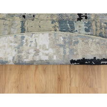 Load image into Gallery viewer, 8&#39;x8&#39; Abstract Design Silver-blue Modern Hand Knotted Wool &amp; Silk Oriental Round Rug FWR351060