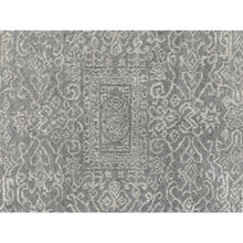 Load image into Gallery viewer, 8&#39;x8&#39; Gray Fine Jacquard Hand Loomed Modern Wool And Art Silk Oriental Rug FWR351606
