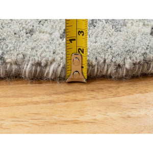 5'2"x5'2" Gray Hand Spun Undyed Natural Wool Modern Criss Cross Erased Design Hand Knotted Round Oriental Rug FWR351678