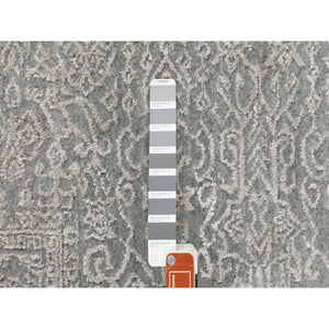 7'10"x7'10" Gray Fine jacquard Tone on Tone Hand Loomed Modern Wool and Art Silk Round Oriental Rug FWR351696
