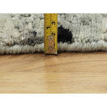 Load image into Gallery viewer, 6&#39;x6&#39; Silver Blue Wool &amp; Silk Modern Abstract Design Hand Knotted Oriental Round Rug FWR353298