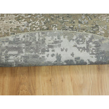 Load image into Gallery viewer, 7&#39;x7&#39; Silver Blue Wool &amp; Silk Modern Abstract Design Hand Knotted Oriental Round Rug FWR353310