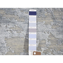 Load image into Gallery viewer, 7&#39;10&quot;x7&#39;10&quot; Round Abstract Design Wool And Silk Hi-low Pile Denser Weave Hand Knotted Oriental Rug FWR354318