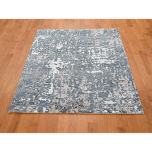 Load image into Gallery viewer, 4&#39;x6&#39; Gray Abstract Design Wool And Silk Hi-low Pile Denser Weave Hand Knotted Oriental Rug FWR354492