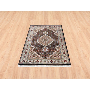 2'10"x5'4" Fish Medallion Design Tabriz Mahi Wool Hand Knotted Black Oriental Rug FWR375192
