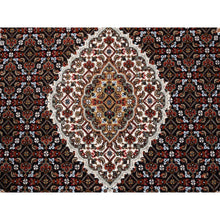Load image into Gallery viewer, 5&#39;x5&#39; Hand Knotted Black Wool Fish Medallion Design Tabriz Mahi Oriental Square Rug FWR375258