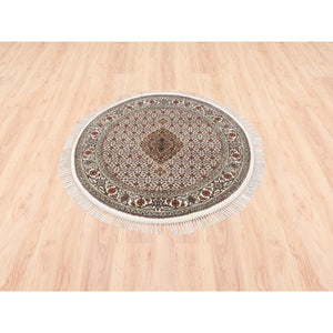 4'x4' Hand Knotted Ivory Wool Fish Medallion Design Tabriz Mahi Oriental Round Rug FWR375546