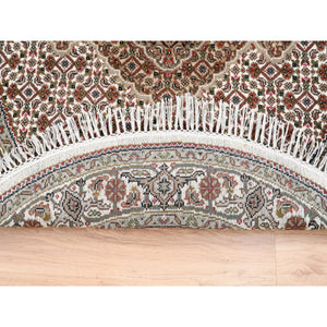 4'x4' Hand Knotted Ivory Wool Fish Medallion Design Tabriz Mahi Oriental Round Rug FWR375546