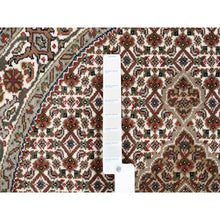 Load image into Gallery viewer, 4&#39;x4&#39; Hand Knotted Ivory Wool Fish Medallion Design Tabriz Mahi Oriental Round Rug FWR375546
