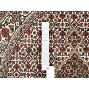 4'x4' Hand Knotted Ivory Wool Fish Medallion Design Tabriz Mahi Oriental Round Rug FWR375546