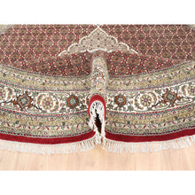 Load image into Gallery viewer, 9&#39;10&quot;x9&#39;10&quot; Hand Knotted Red Tabriz Mahi Fish Medallion Design Wool Oriental Round Rug FWR375798