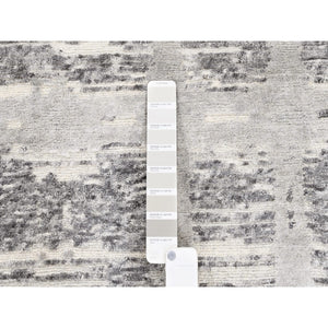 8'x8' Modern Criss Cross Erased Design Hand Spun Undyed Natural Wool Hand Knotted Light Gray Oriental Square Rug FWR377352