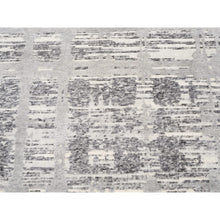 Load image into Gallery viewer, 8&#39;x8&#39; Modern Criss Cross Erased Design Hand Spun Undyed Natural Wool Hand Knotted Light Gray Oriental Square Rug FWR377352