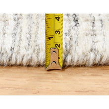 Load image into Gallery viewer, 11&#39;10&quot;x11&#39;10&quot; Hand Loomed Undyed Natural Wool Plain Modern Design Light Gray Oriental Round Rug FWR378246