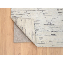 Load image into Gallery viewer, 6&#39;x9&#39; Undyed Natural Wool Ivory Tone On Tone Repetitive Curvilinear Design Hand Knotted Oriental Rug FWR380250