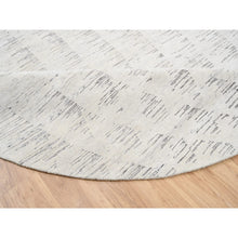 Load image into Gallery viewer, 11&#39;9&quot;x11&#39;9&quot; Tone On Tone Repetitive Curvilinear Design Hand Knotted Undyed Natural Wool Ivory Oriental Round Rug FWR380274