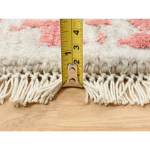 Load image into Gallery viewer, 8&#39;9&quot;x8&#39;9&quot; Ivory With Touches Of Pink Wool And Pure Silk Hand Knotted Broken Persian Design Oriental Round Rug FWR380814