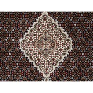 5'x5' 175 KPSI Hand Knotted Rich Black Tabriz Mahi with Fish Medallion Design Wool Oriental Round Rug FWR381258