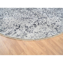 Load image into Gallery viewer, 9&#39;9&quot;x9&#39;9&quot; Silver Gray, Erased Persian Design, Wool And Pure Silk Hand Knotted, Round Oriental Rug FWR384354