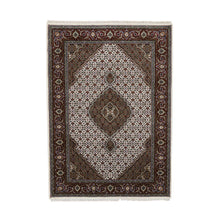 Load image into Gallery viewer, fine wool rugs