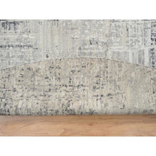 Load image into Gallery viewer, 13&#39;9&quot;x13&#39;9&quot; Light Gray Hand Knotted Modern Hand Spun Undyed Natural Wool Round Oriental Rug FWR385392