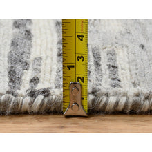 Load image into Gallery viewer, 8&#39;2&quot;x8&#39;2&quot; Light Gray Hand Knotted Modern Criss Cross Erased Design Hand Spun Undyed Natural Wool Square Oriental Rug FWR385398