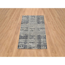 Load image into Gallery viewer, 2&#39;1&quot;x3&#39;1&quot; Light Gray Hand Knotted Modern Criss Cross Erased Design Hand Spun Undyed Natural Wool Mat Oriental Rug FWR385422