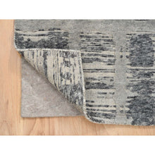 Load image into Gallery viewer, 2&#39;1&quot;x3&#39;1&quot; Light Gray Hand Knotted Modern Criss Cross Erased Design Hand Spun Undyed Natural Wool Mat Oriental Rug FWR385422